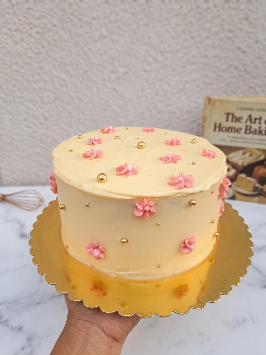 Vanilla cake with pink flowers